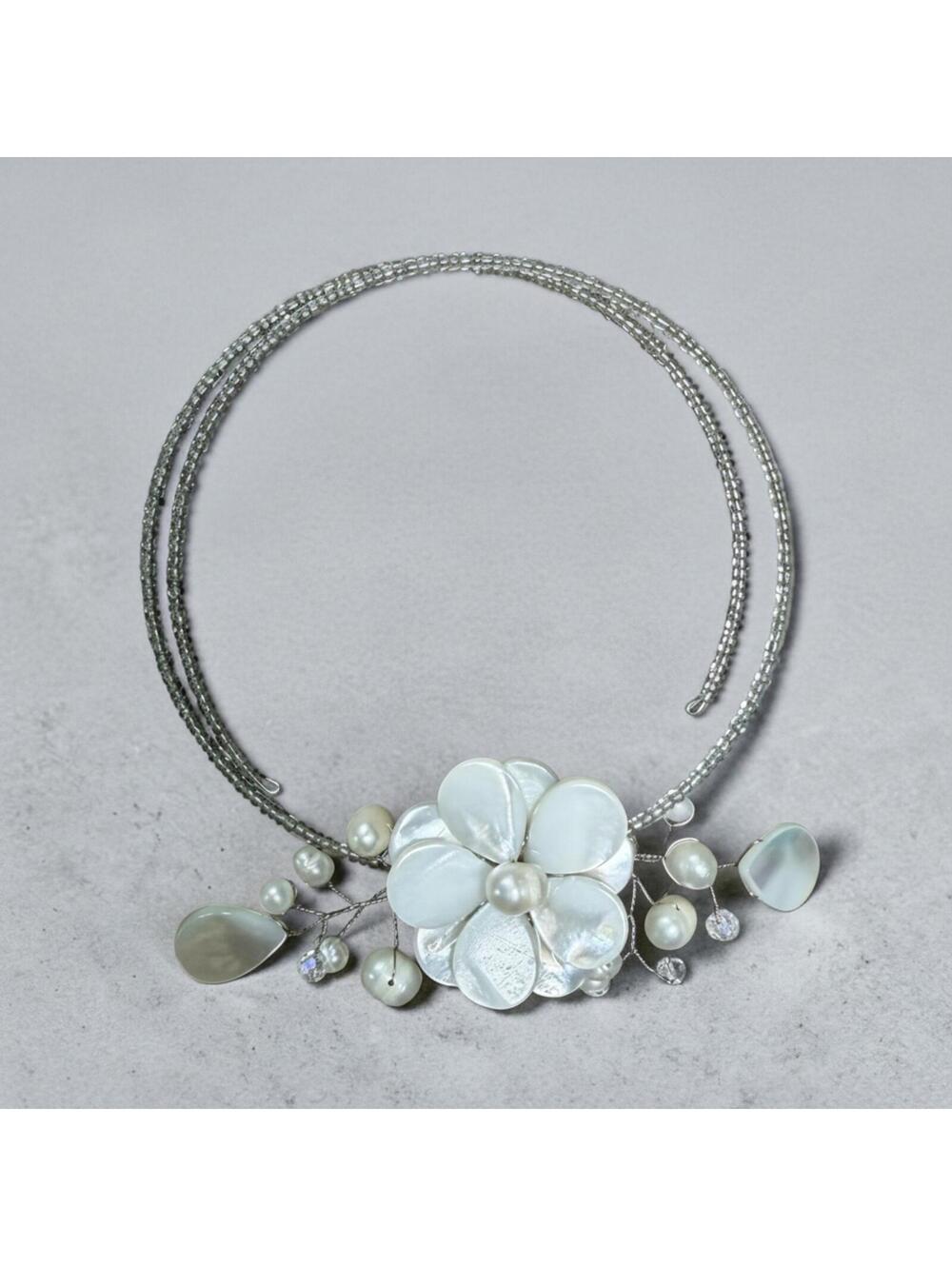 Elegant White Mother of Pearl Flower Choker Necklace with Pearls
